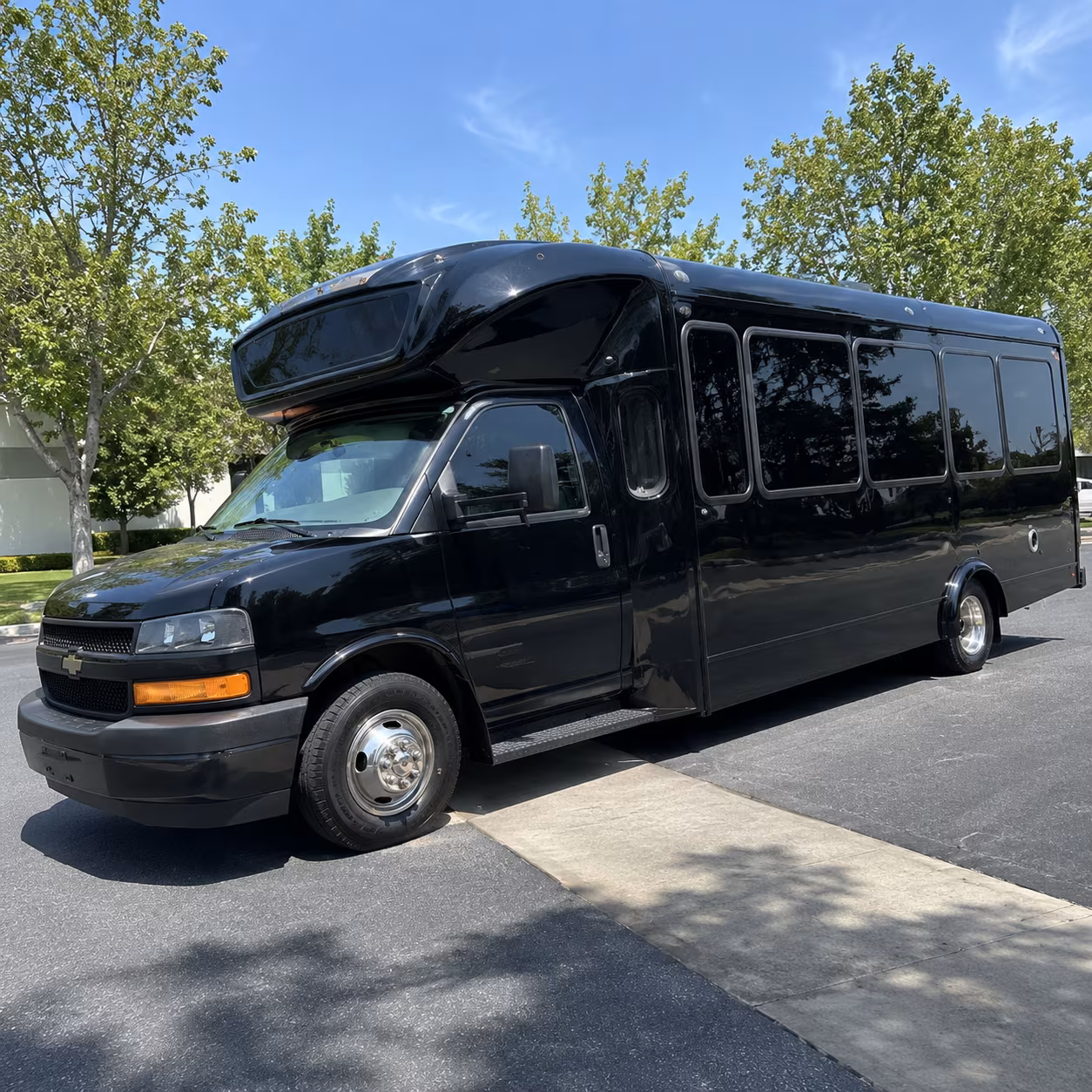 hanford 15 passenger party bus