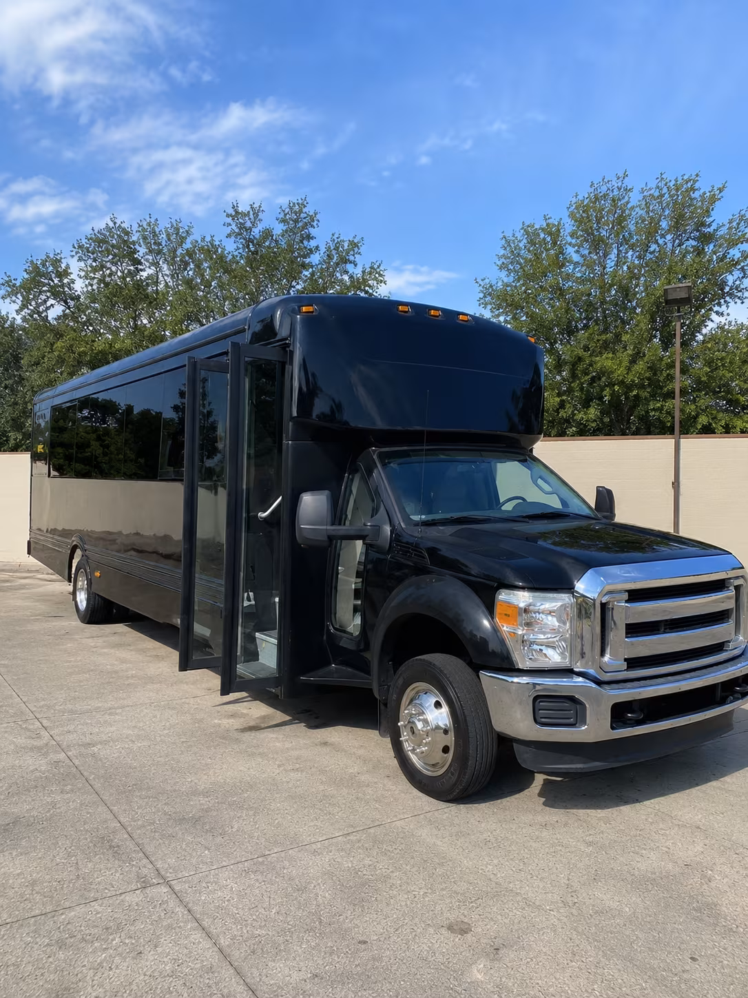 hanford 20 passenger party bus