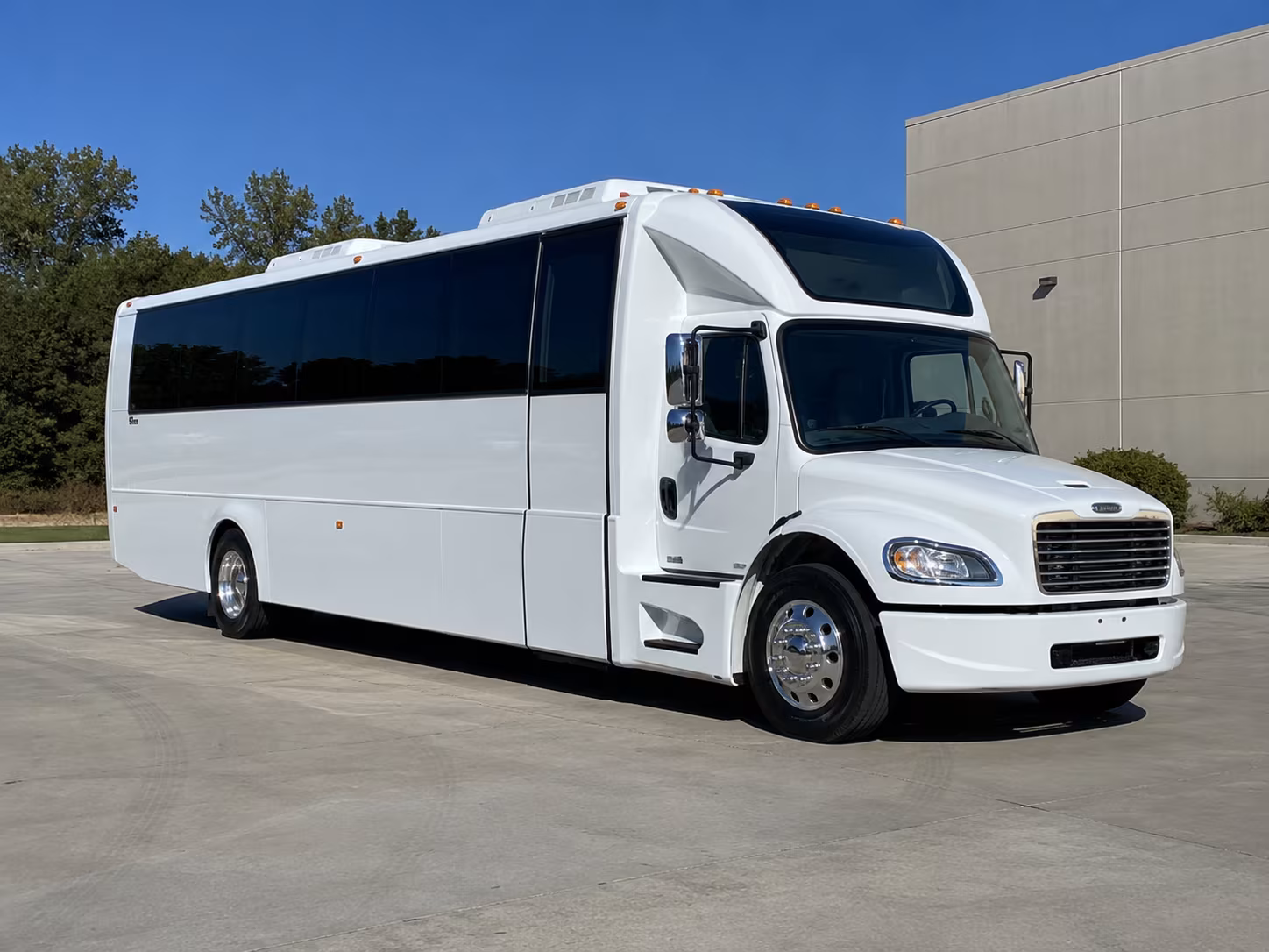 hanford 28 passenger party bus