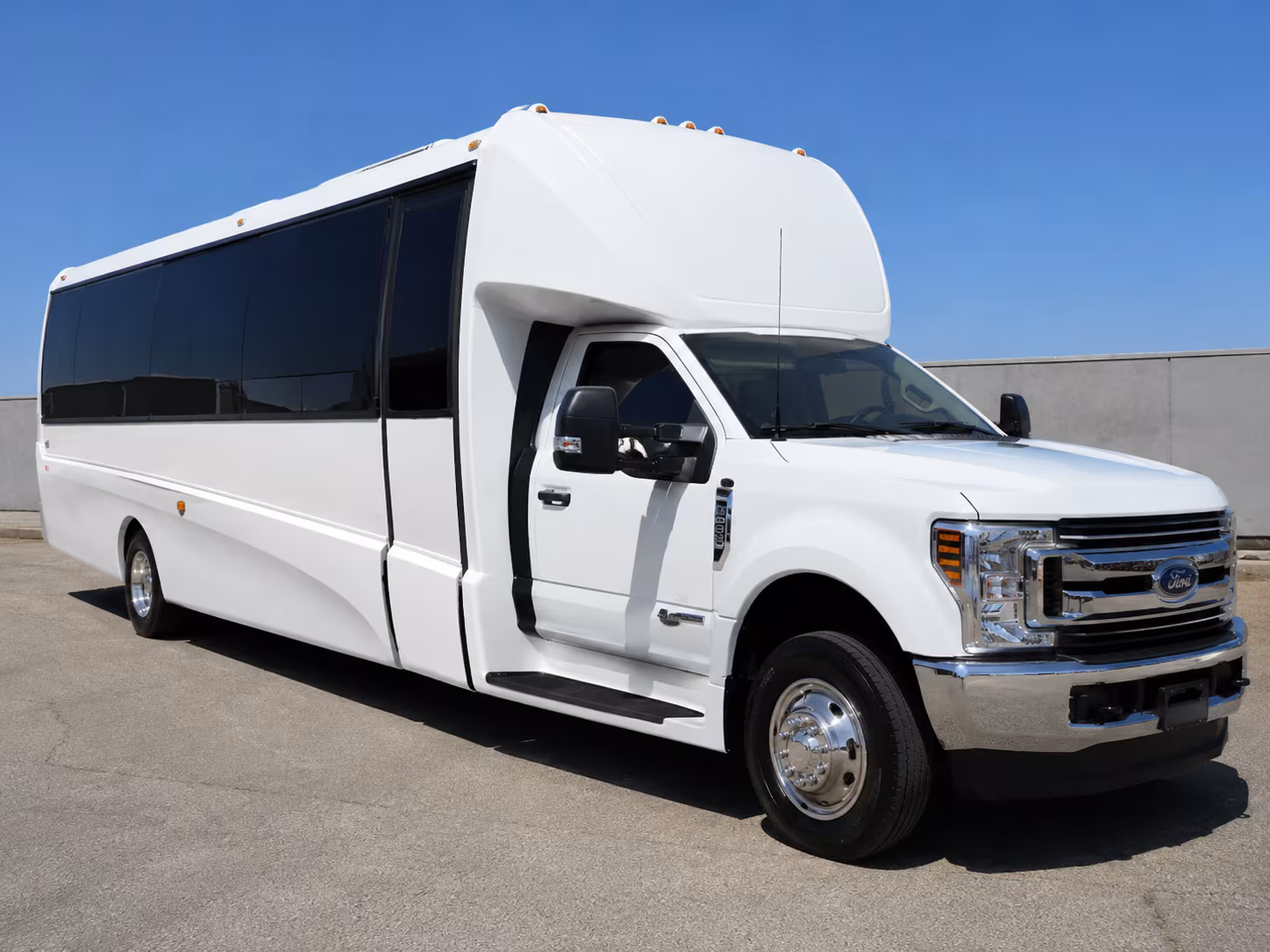 hotel to meeting bus shuttles for hanford area corporate groups