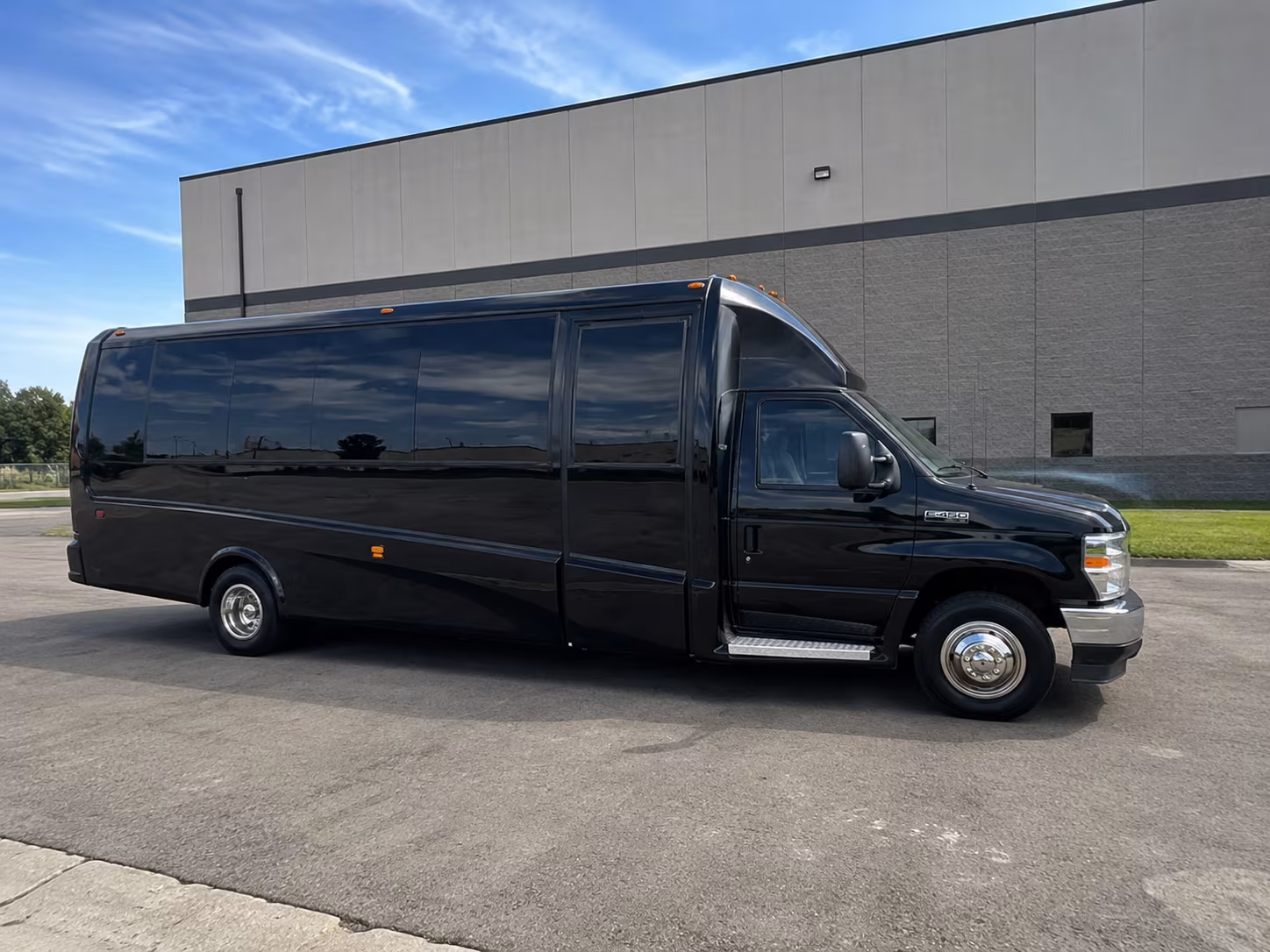 weekly worship shuttle buses for hanford congregations